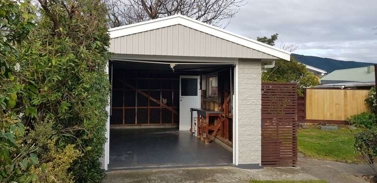 2/11 Leicester Street Stoke_3