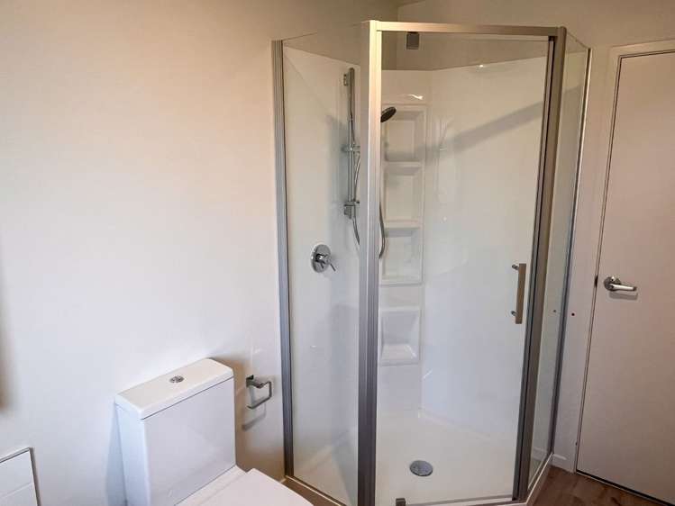 185 Faringdon Boulevard Rolleston_17