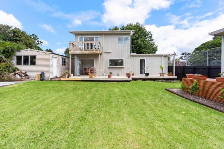 8 Lookout Drive Laingholm_5