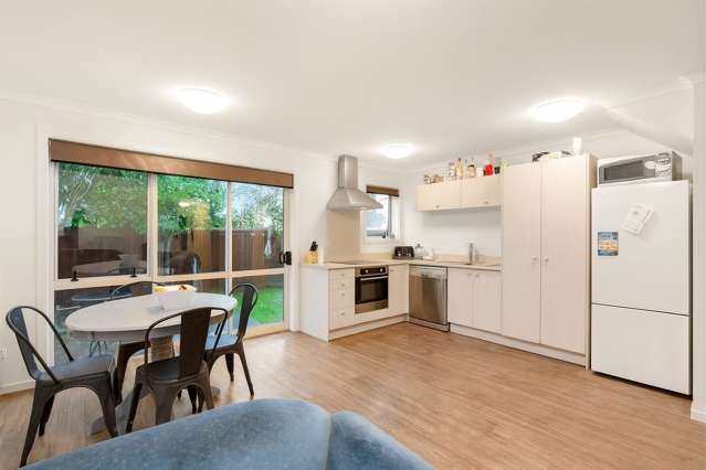 Modern 3BR Townhouse in Hamilton East