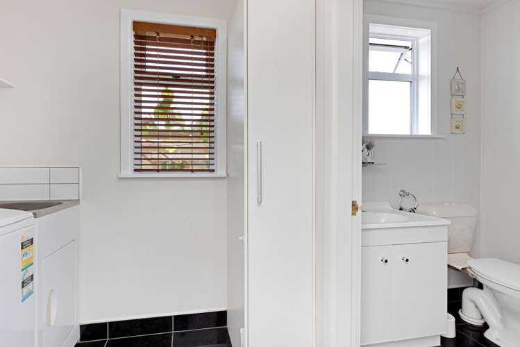 56 Meeanee Road Taradale_12