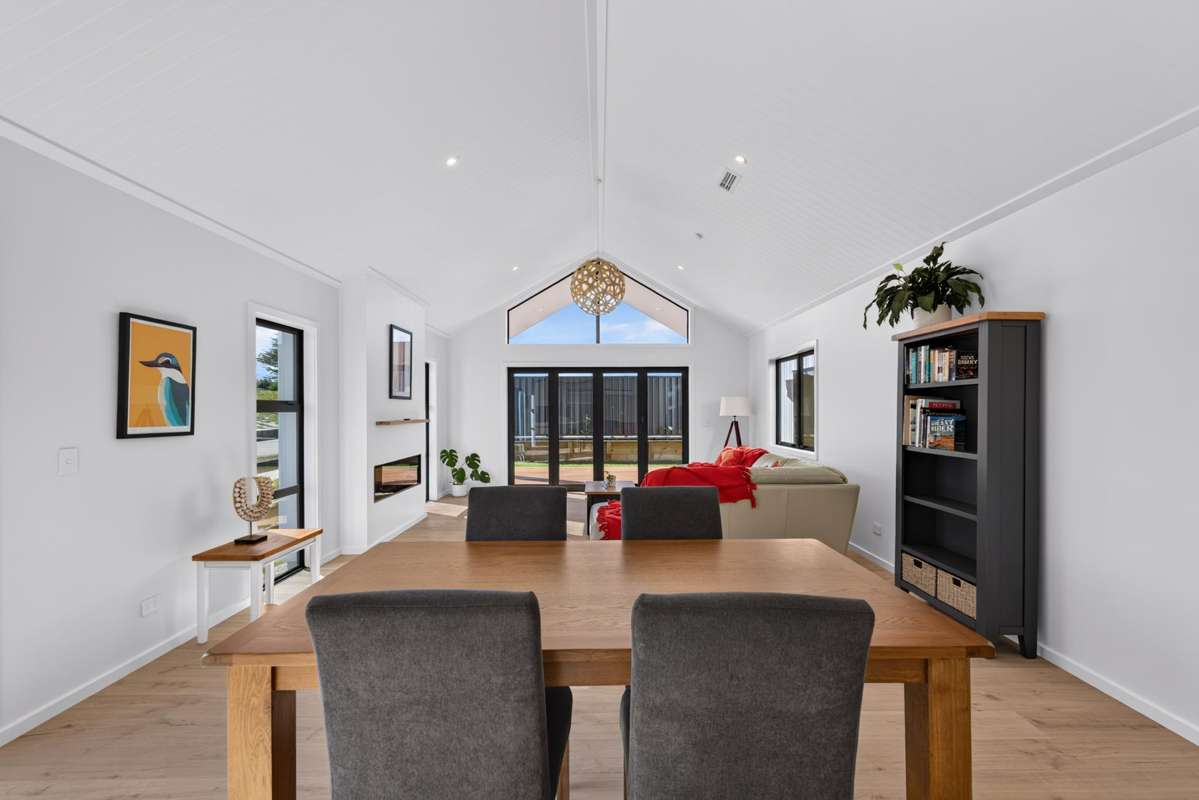 8 Annie Aranui Drive_4