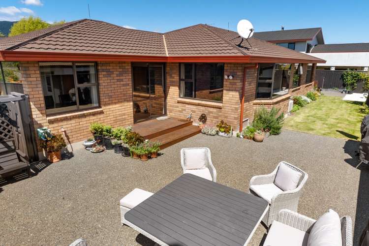 5 Stead Crescent Stoke_12