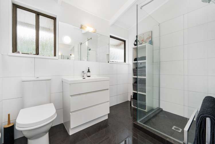 673 Huia Road Parau_16