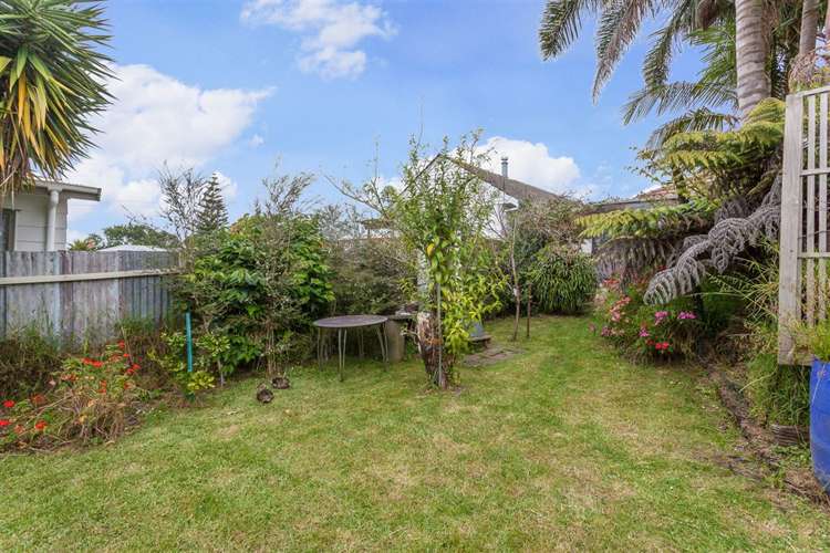 6 Archlynn Road Kelston_4