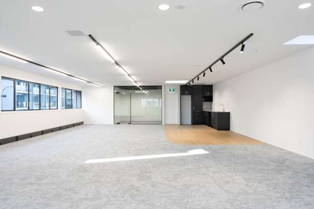 STYLISH EDEN TERRACE OFFICE