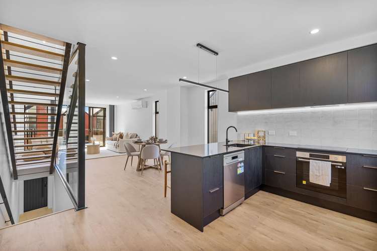 2/11 Donald Place Merivale_5