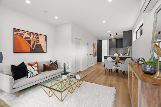 Modern & Stylish Freehold Corner-Site Living