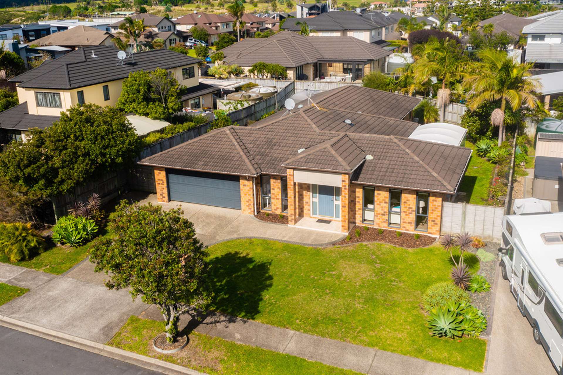 6 Pine Harbour Parade Beachlands_0