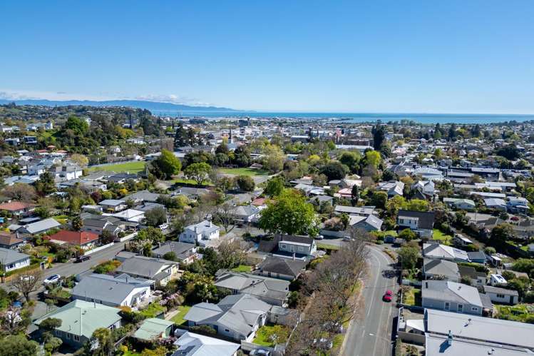 4 Seymour Avenue The Brook_17