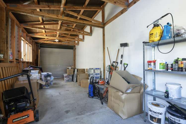 2 Simpson Road Ranui_13