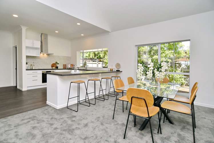 18 Travis Country Drive Burwood_6