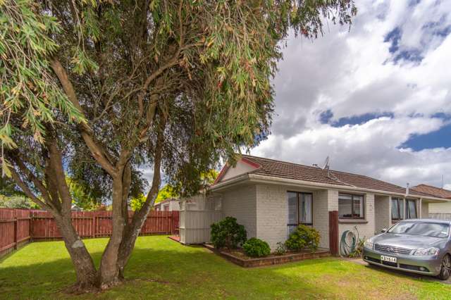 2/4 Tyndrum Place Highland Park_4