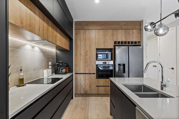 48 Glidepath Road_5