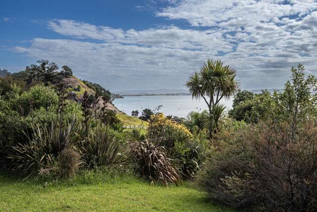 Private seaside bush retreat
