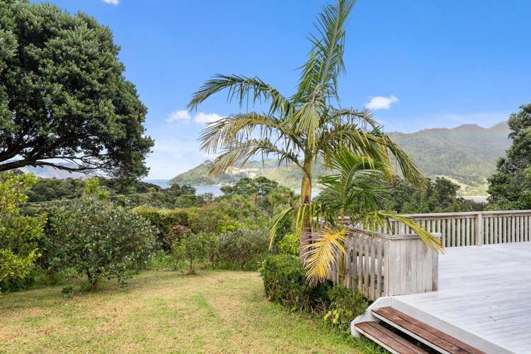 1125 Huia Road Huia_17