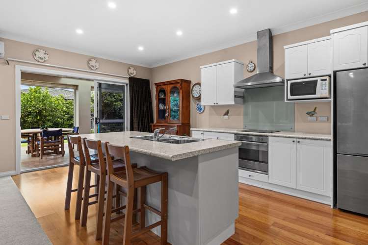 13 Heynes Place Clive_1