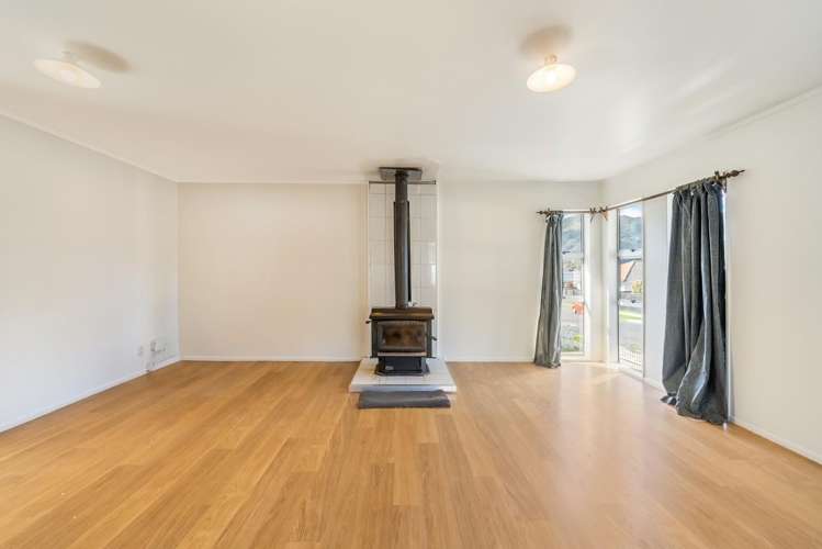  38 Enfield Street Wainuiomata_5