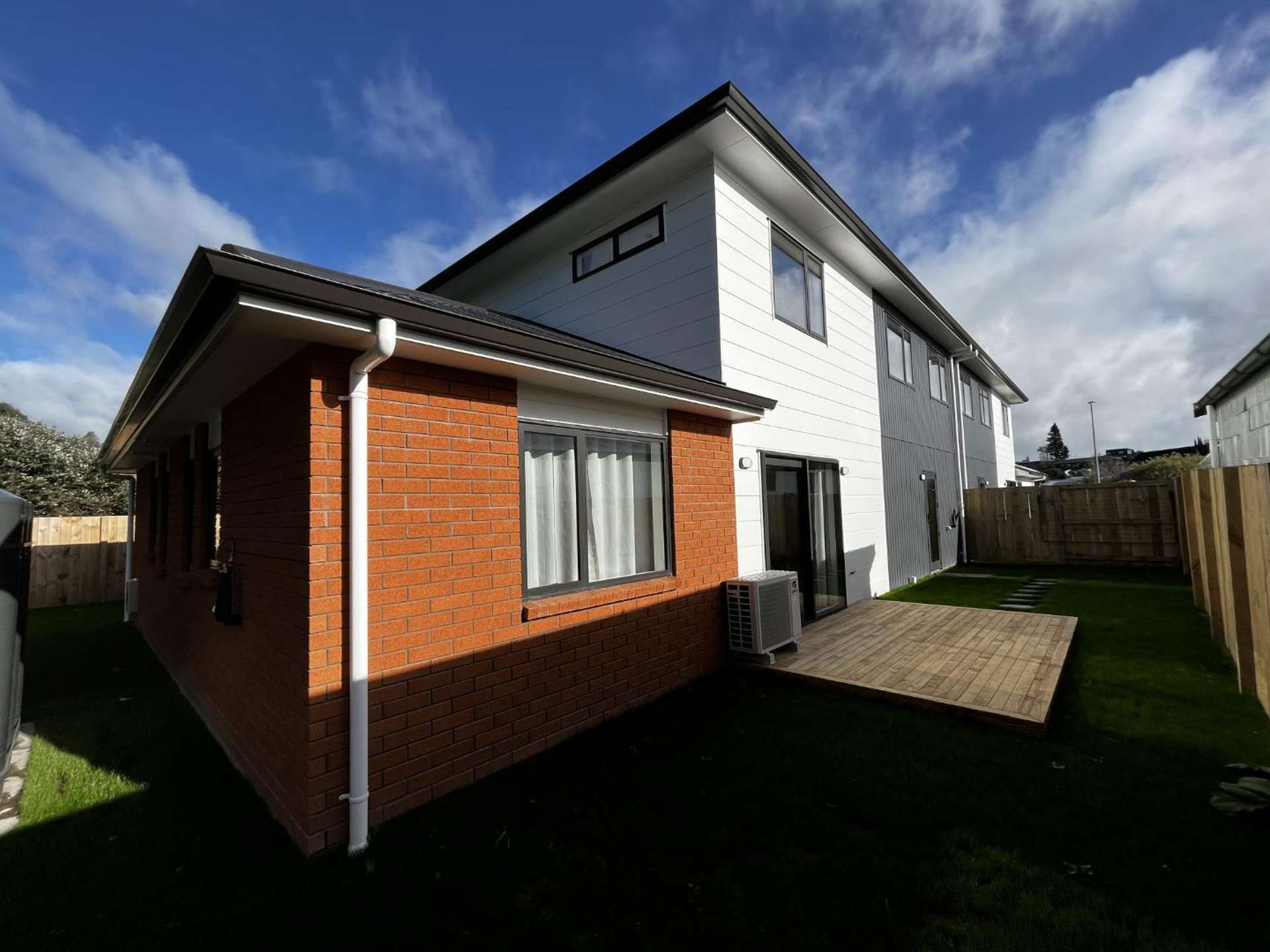 2A/19 Hibiscus Avenue Hamilton Lake_0