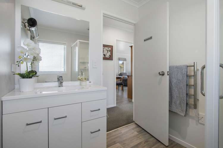 6 Sandleigh Drive Athenree_14