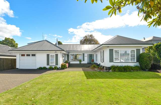 Spacious Family Home Near Golf Course and Nature