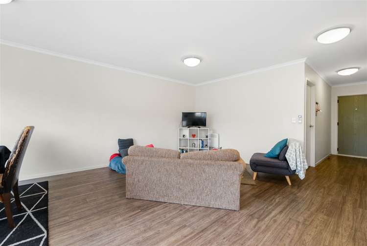 63 Chiefs Court Hamilton East_8