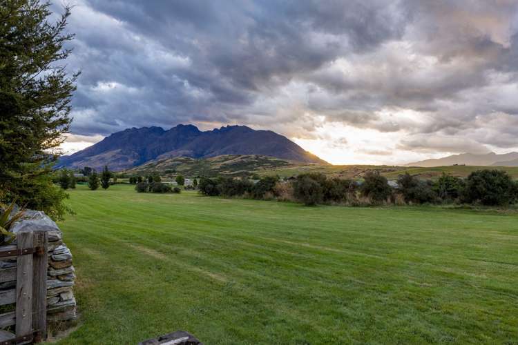 6 Reading Court Jacks Point_16