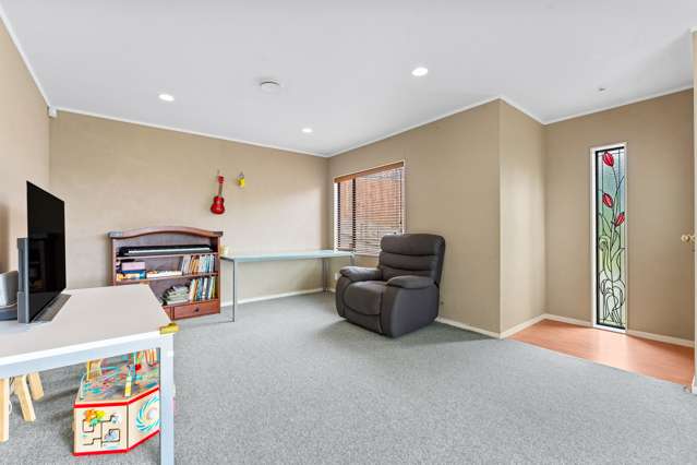 2/12 Helicon Place Totara Vale_4