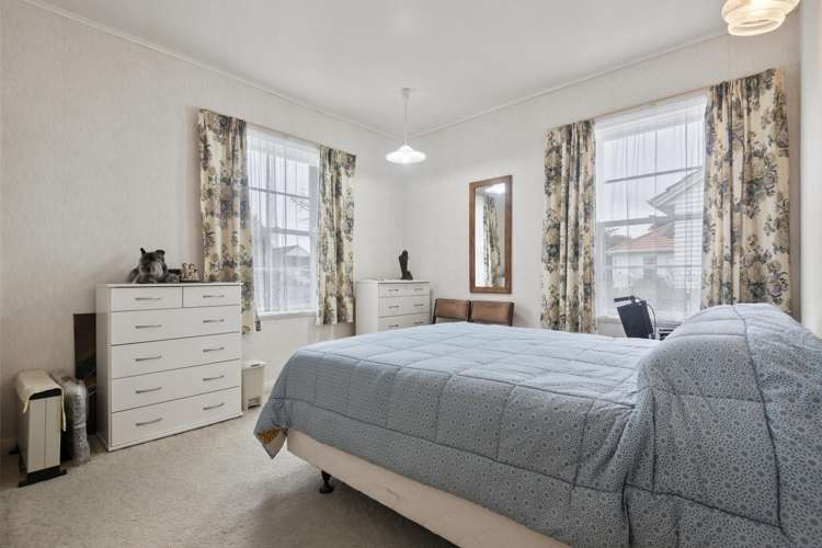 112 Savage Crescent West End_7