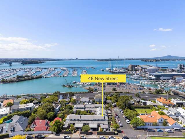 Urgent Sale: 1970s Townhouse with Stunning Views!