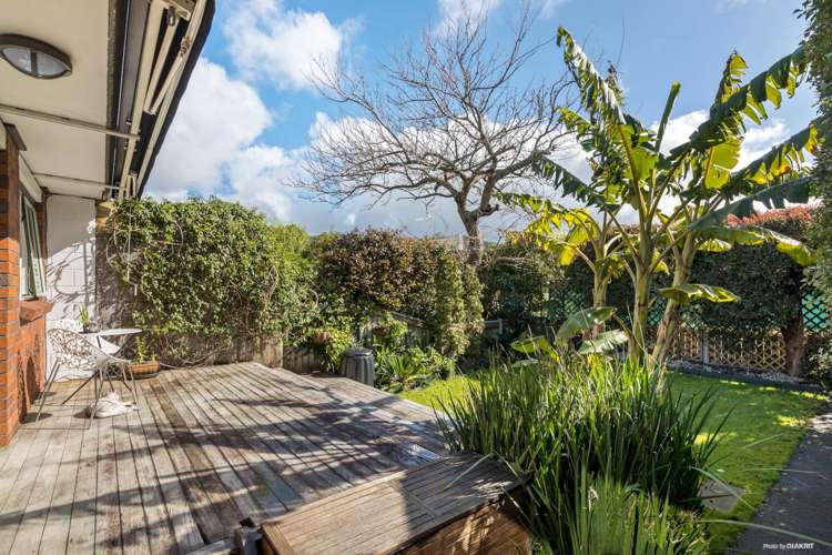 8/26a Mount Smart Road Onehunga_11