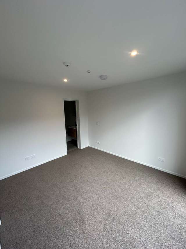 2/16 Treasure Lane Te Atatu South_2