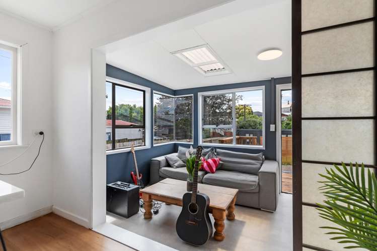 23 Reid Road New Lynn_10