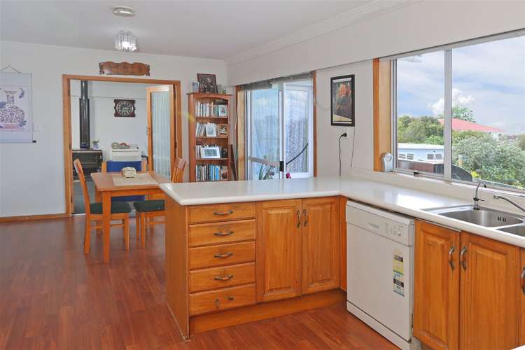 4247 Great North Road Glendene_13