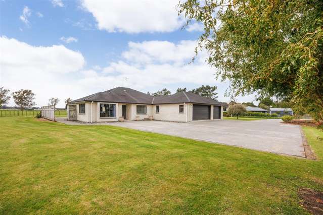 TEAM LEWIS - 4 BED HOME WITH TRIPLE IA GARAGE