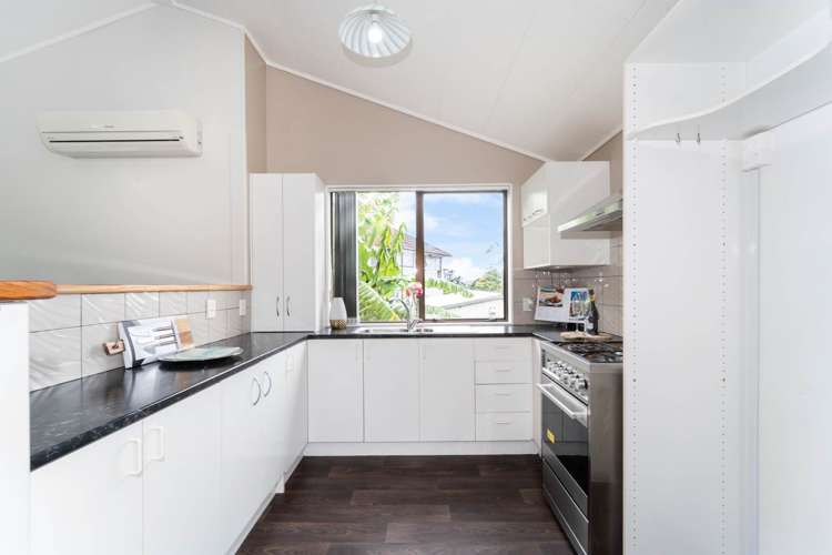 2/577 Richardson Road Mount Roskill_16