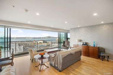 1502/18 Beach Road_2