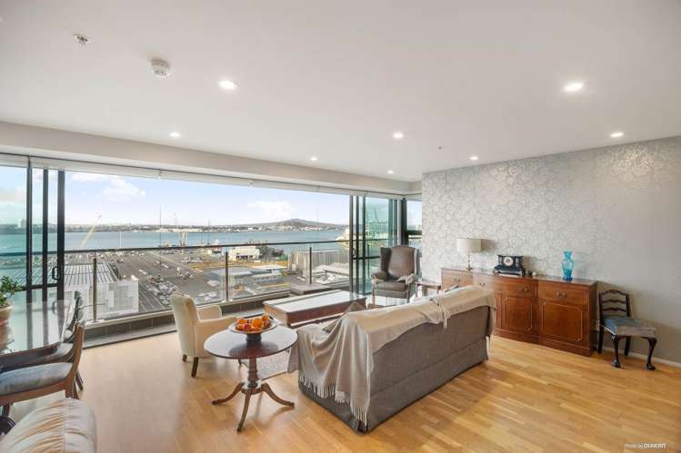 1502/18 Beach Road City Centre_2