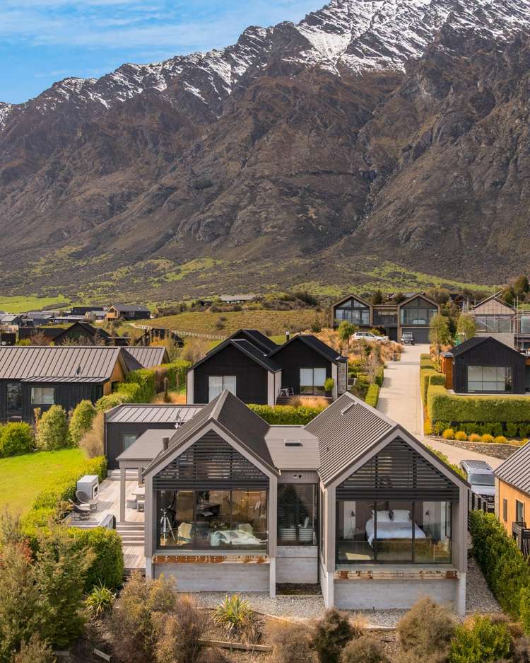 17 Falconer Rise Jacks Point_11