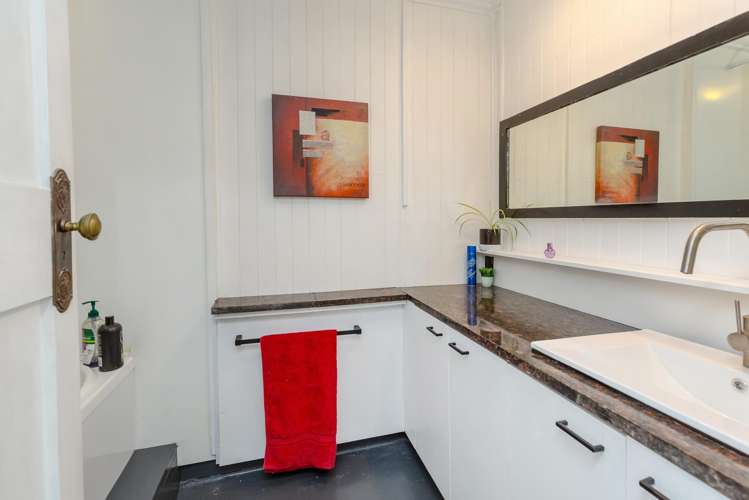 20 Memorial Square Carterton_39