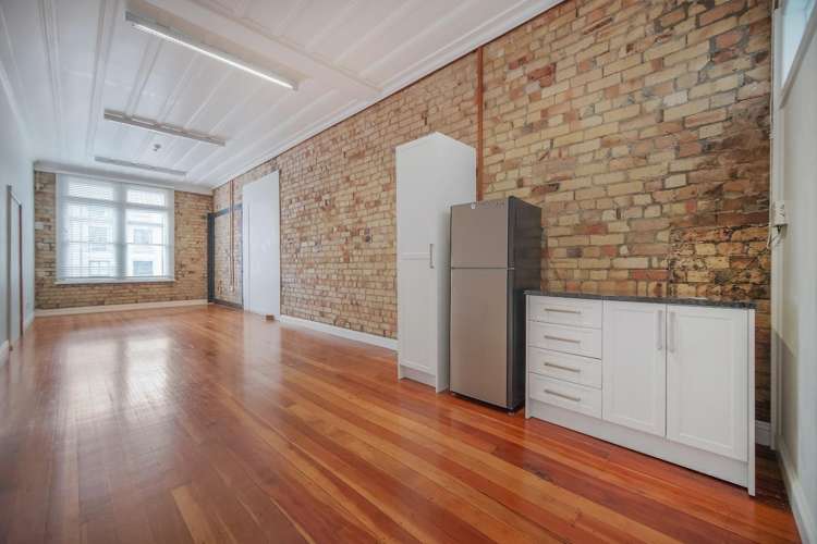 2/21 Khyber Pass Road_0