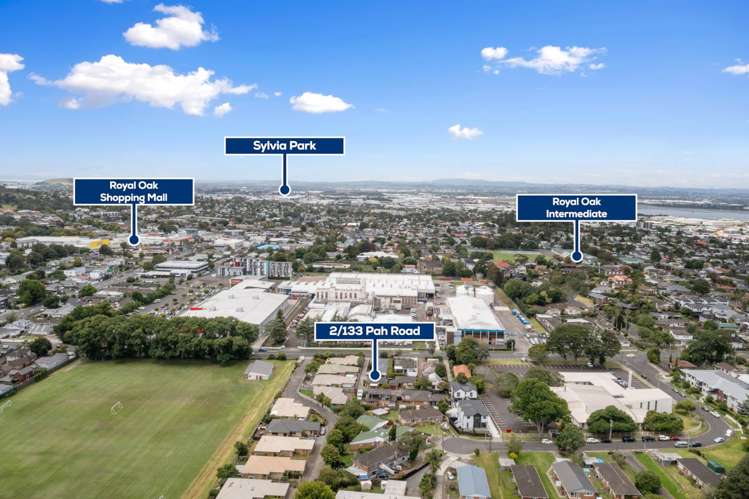 2/133 Pah Road Royal Oak_17