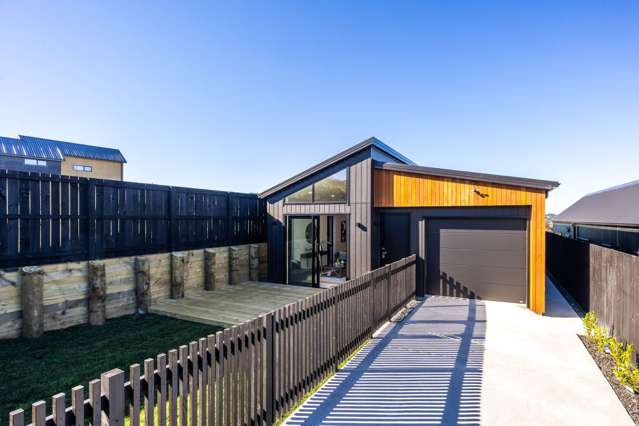 Modern Sanctuary in a Peaceful Location