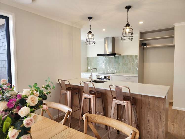 47 Metoriti Crescent Karaka_5