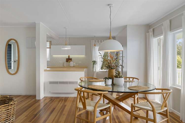 77 Taurus Crescent Beach Haven_9