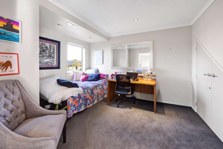 17 Elizabeth Grove Stratford_17