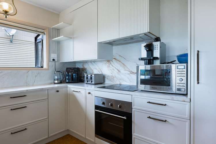 20 Leslie Road Cable Bay_13