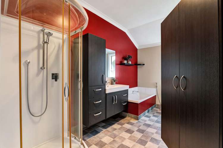 33 Baring Terrace Strandon_8