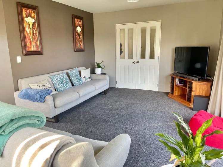 21 Sutton Place Dallington_4