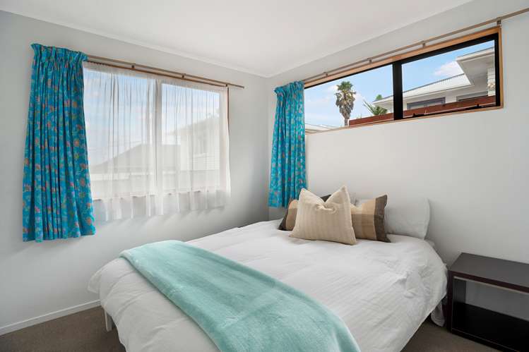 2/219 Glenfield Road Hillcrest_13